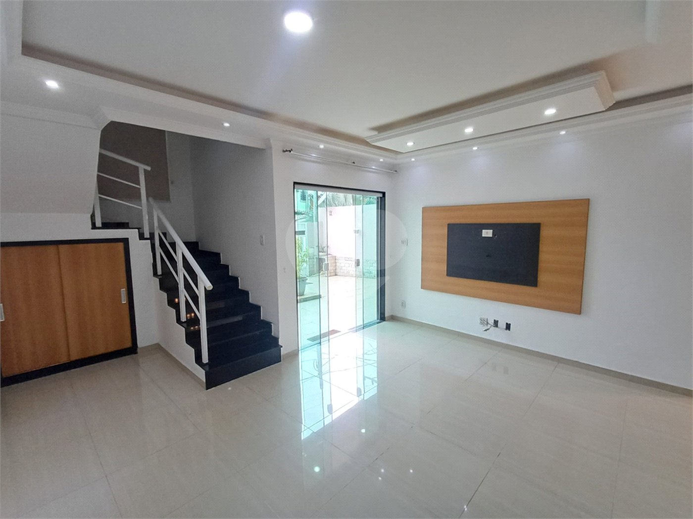 Casa à venda com 3 quartos, sendo 2 suítes, no condomínio Village da Posse, Rio de Janeiro - RJ