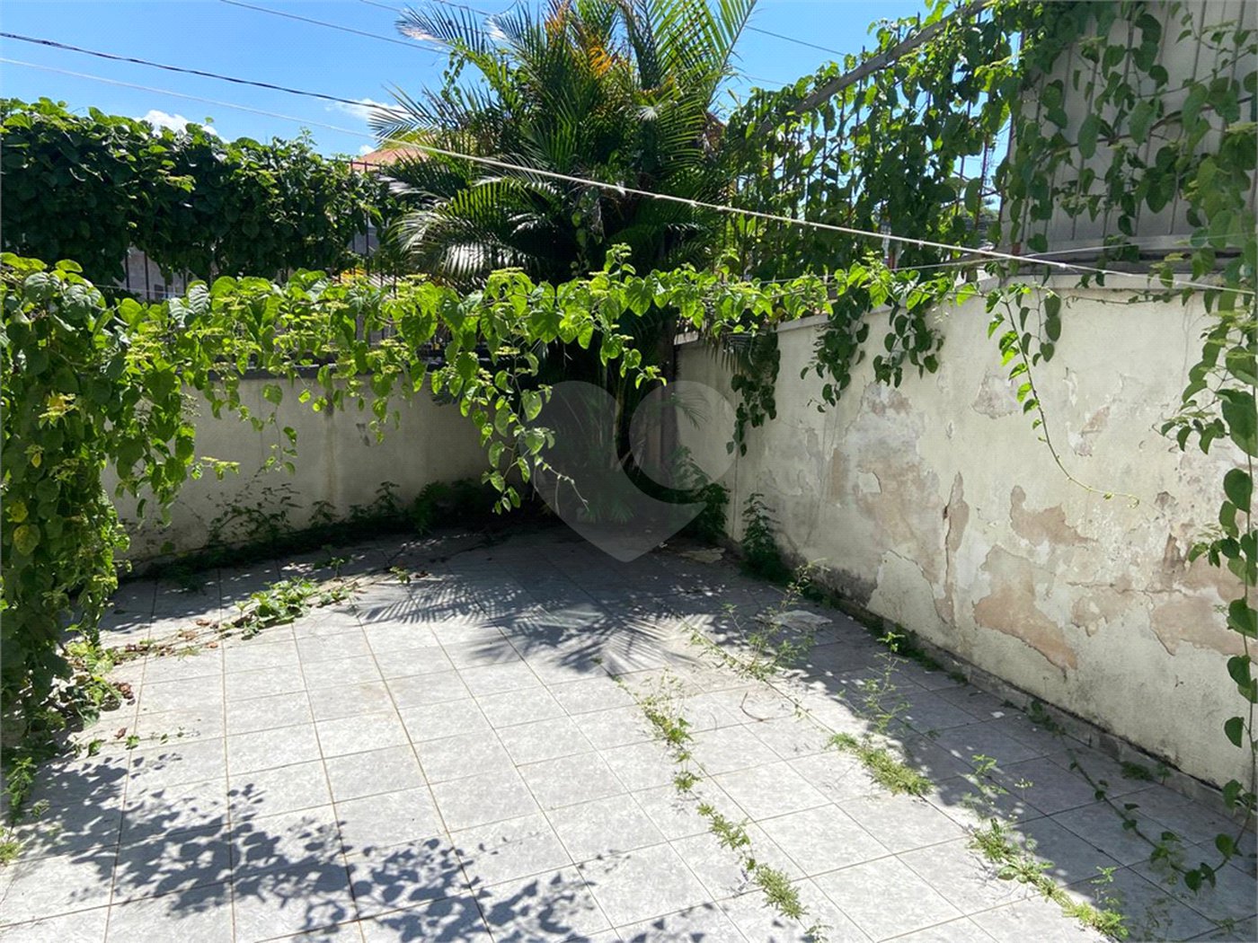 Sobrado à venda com 3 quartos, sendo 1 suíte,  em Parque Maria Domitila, São Paulo, SP