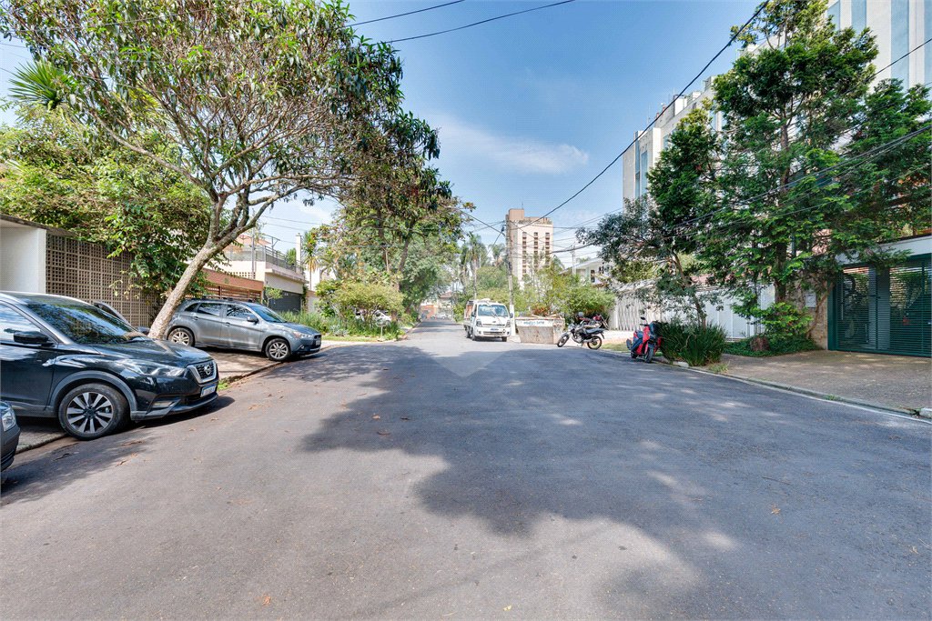 Casa de Vila à venda com 3 quartos, sendo 1 suíte, em Alto da Boa Vista, São Paulo, SP