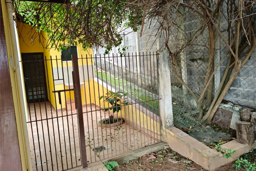 Casa à venda com 4 quartos, sendo 2 suítes,  em Country Residencial Felix, Bom Jesus dos Perdões, SP