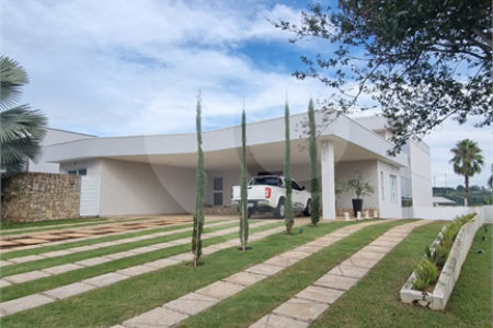 Casa à venda com 3 suítes no condomínio Residencial dos Lagos, Itupeva - SP