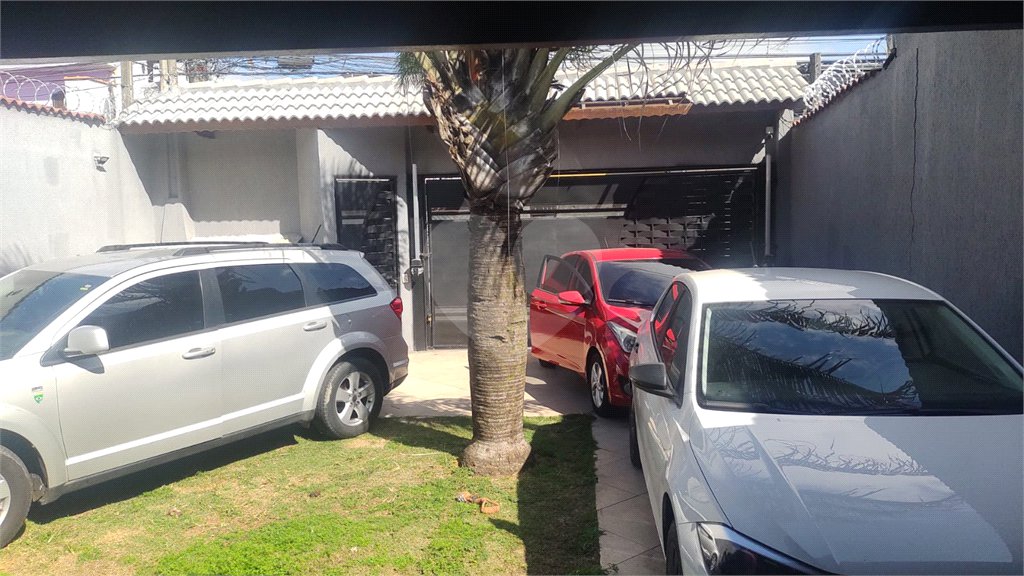 Sobrado à venda com 3 quartos em Calmon Viana, Poá, SP
