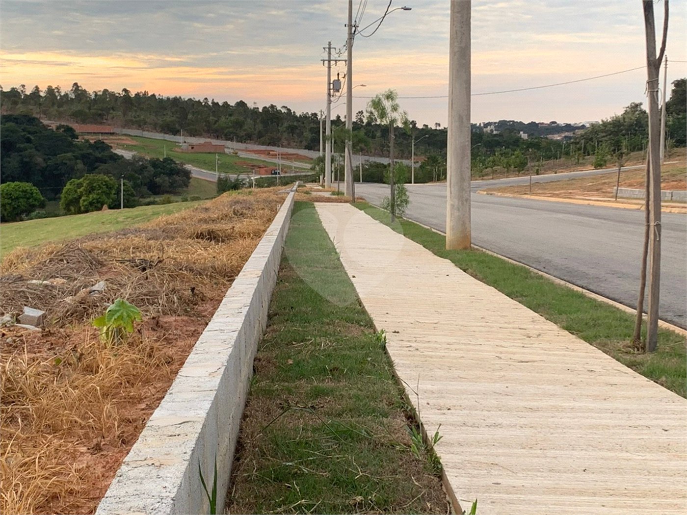 Terreno à venda no condomínio Jardim Residencial Helena Maria, Sorocaba - SP