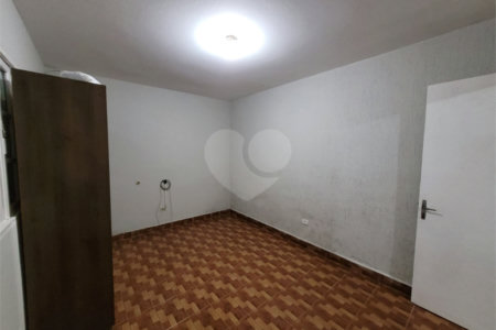 Sobrado à venda com 4 quartos em Vila Jurema, Ferraz de Vasconcelos, SP