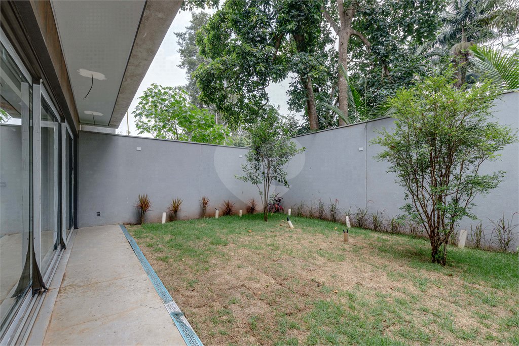 Casa à venda com 4 quartos, sendo 3 suítes, no condomínio Jardim Chapel, São Paulo - SP