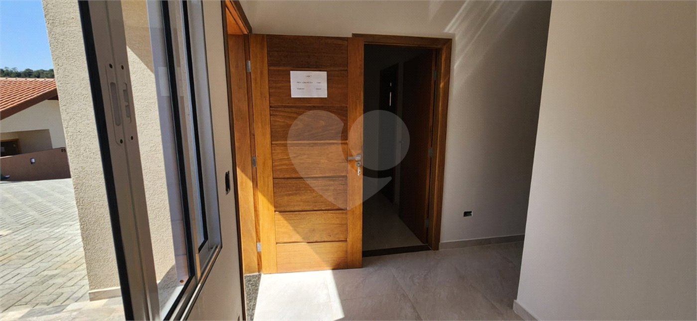 Casa à venda com 2 suítes no condomínio Vilagio, Atibaia - SP