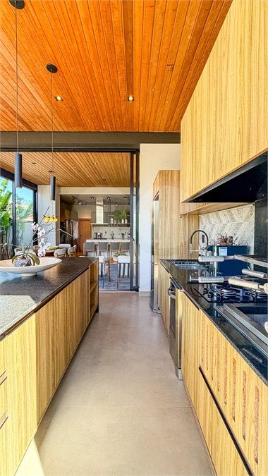 Indaiatuba - HOME DESIGN - Casa Térrea - Condomínio Paradiso - 420 m² de terreno - 307,19 m² de área construída - 3 suítes completas, sendo 1 master com closet planejado e banheira de imersão - Sala de TV reversível para 4ª suíte - Sala de estar ampla e varanda gourmet integrada - Cozinha com móve