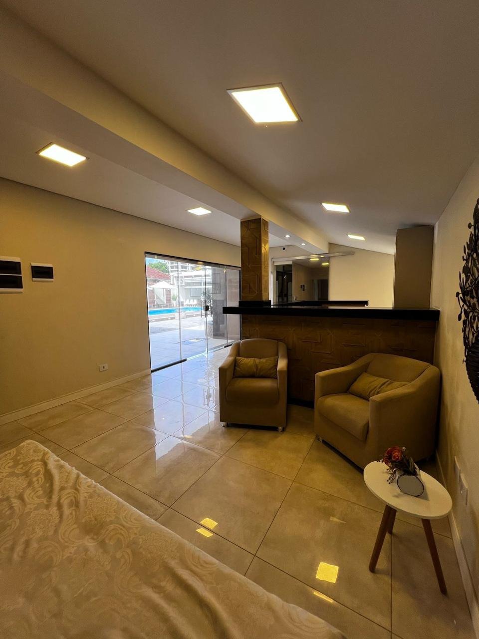 Casa à venda com 8 quartos, sendo 2 suítes, em Flórida, Praia Grande, SP