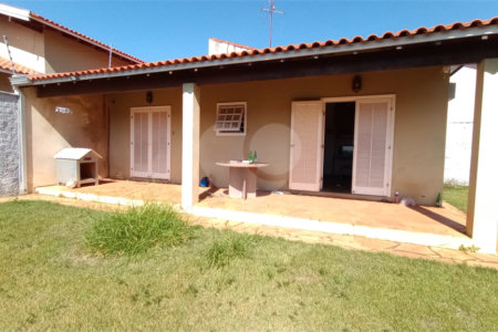 Casa à venda com 2 suítes em Vila Nastri, Itapetininga, SP