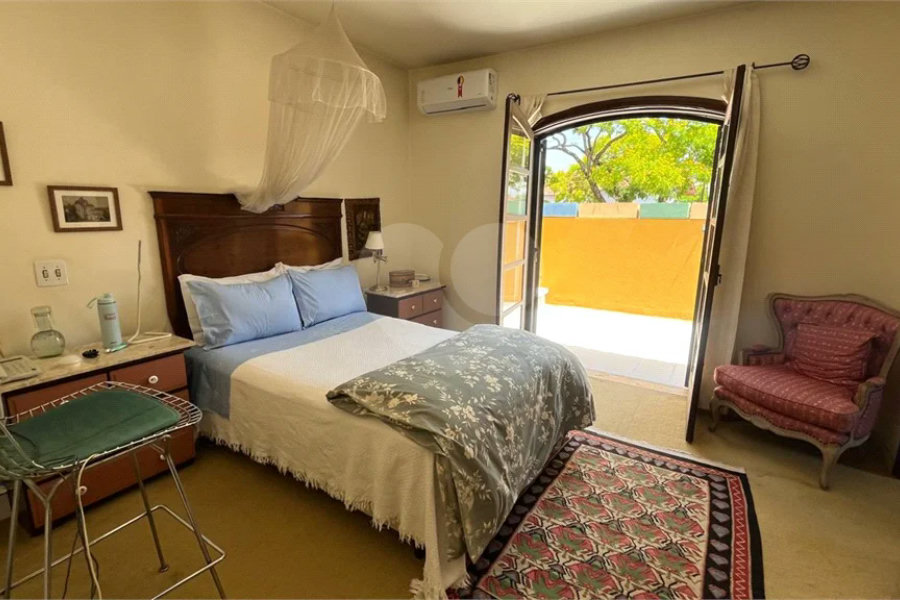 Casa à venda com 4 quartos, sendo 2 suítes, em Morumbi, São Paulo, SP