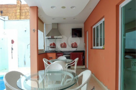 Casa à venda com 3 quartos, sendo 1 suíte, no condomínio Belvedere 2, Votorantim - SP