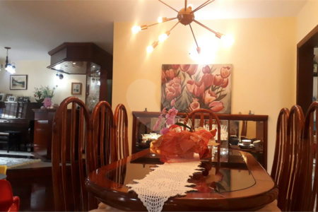 Casa à venda com 5 quartos, sendo 3 suítes,  em Vila Oliveira, Mogi das Cruzes, SP