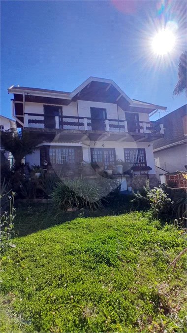 Sobrado à venda com 3 quartos, sendo 1 suíte, em Vila Isabela, Campos do Jordão, SP