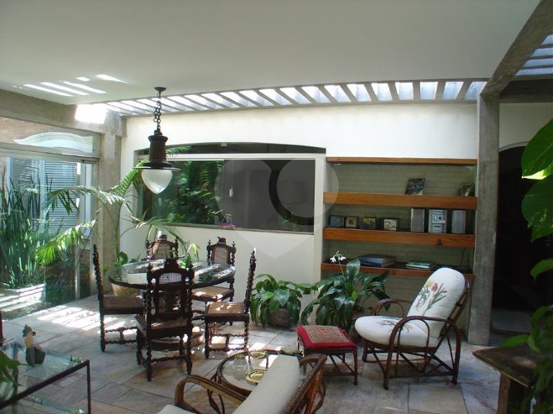 Casa à venda com 4 quartos, sendo 1 suíte, em Brooklin Velho, São Paulo, SP