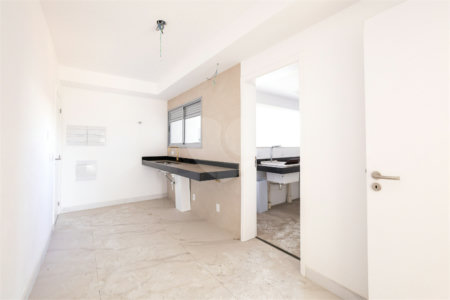 Apartamento à venda com 3 quartos, sendo 1 suíte,  em Vila Sofia, São Paulo, SP