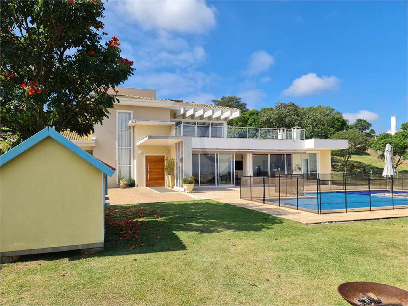 Casa à venda ou para alugar com 4 suítes no condomínio Residencial Jardim Primavera, Louveira - SP