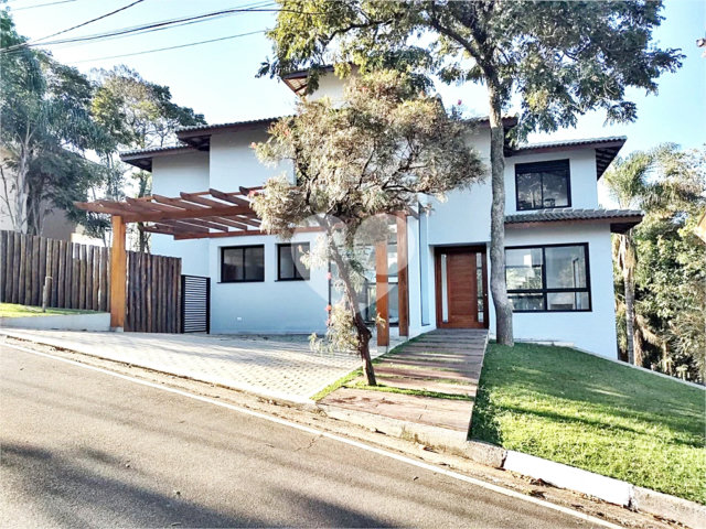 Casa à venda com 4 quartos, sendo 3 suítes,  no condomínio Cantareira, Mairiporã - SP