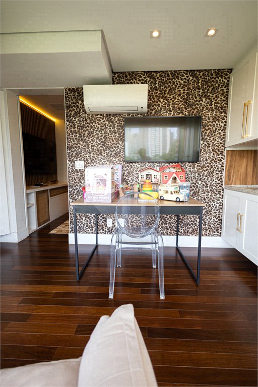 Apartamento à venda com 5 quartos, sendo 4 suítes,  em Parque Reboucas, São Paulo, SP
