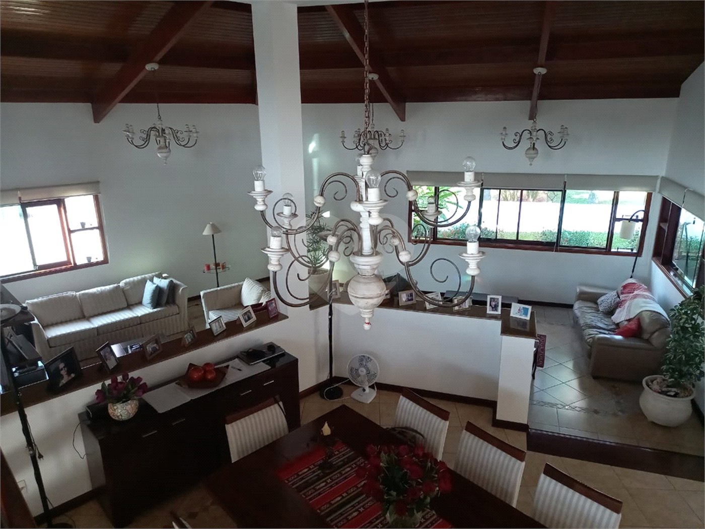 Casa à venda com 4 quartos, sendo 1 suíte, no condomínio Vale do Itamaracá, Valinhos - SP
