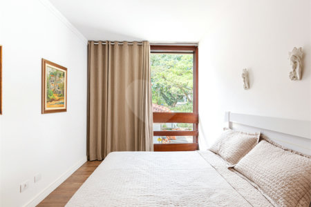 Sobrado à venda com 4 quartos, sendo 3 suítes,  em Jardim Guedala, São Paulo, SP