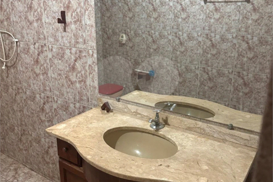 Sobrado à venda com 2 quartos em Vila Zat, São Paulo, SP