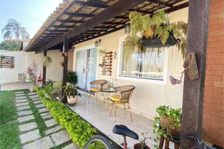 Casa em condomínio à venda com 4 quartos, sendo 1 suíte, em Baleia, São Pedro da Aldeia, RJ