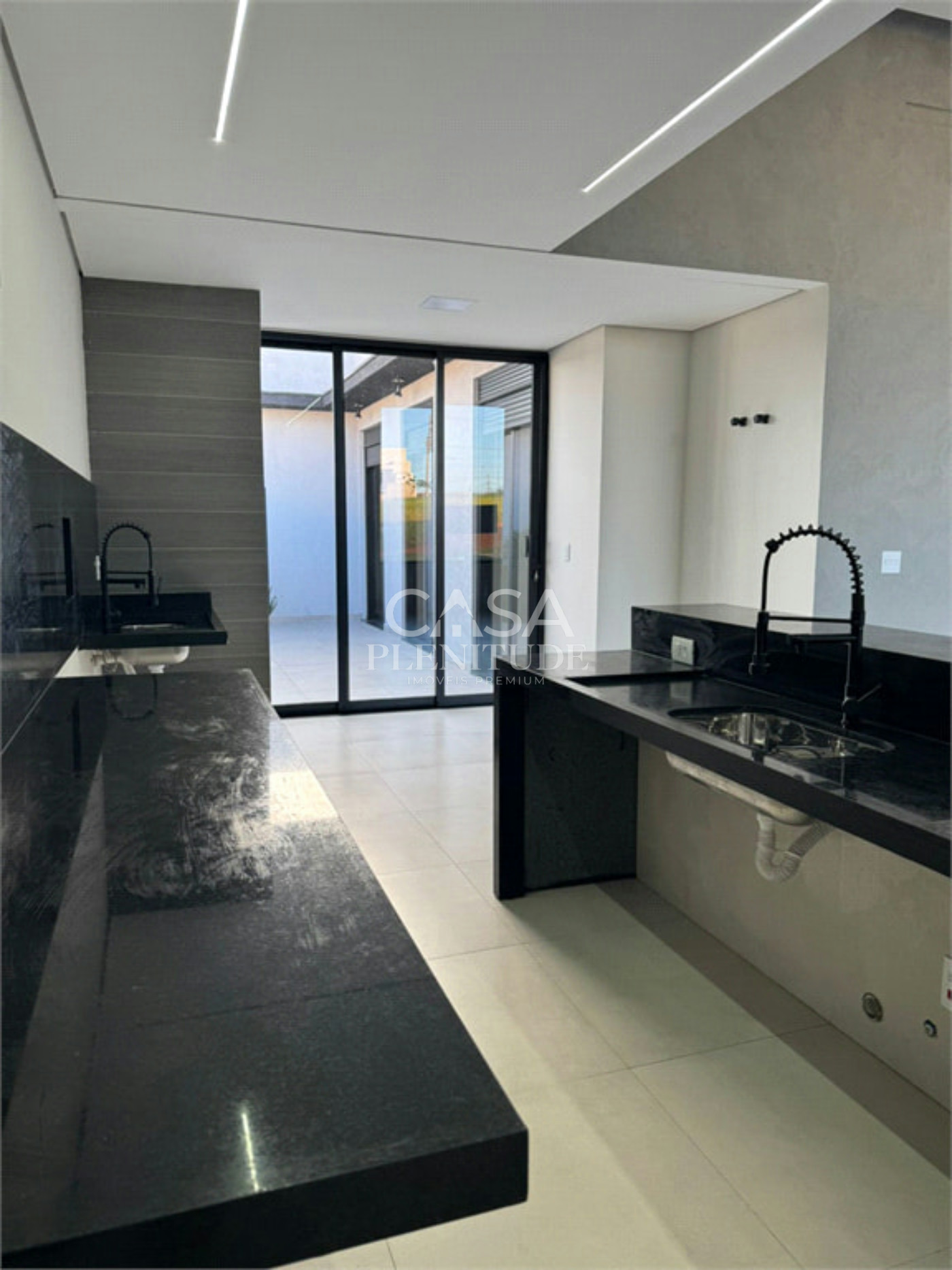Casa em condomínio à venda com 3 quartos, sendo 1 suíte, em Wanel Ville, Sorocaba, SP