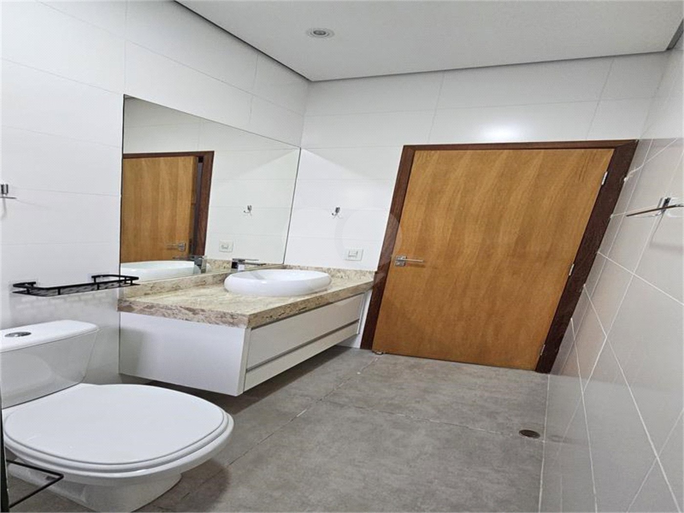 Casa à venda com 3 quartos, sendo 1 suíte, no condomínio Mantova, Indaiatuba - SP