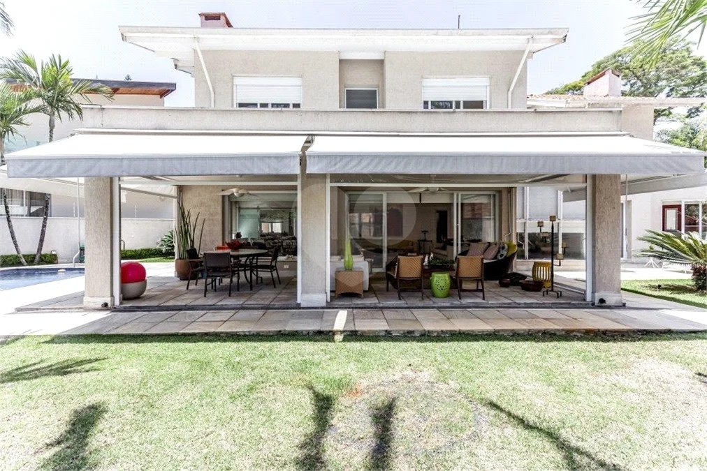 Casa à venda com 5 quartos, sendo 3 suítes, em Jardim Leonor, São Paulo, SP