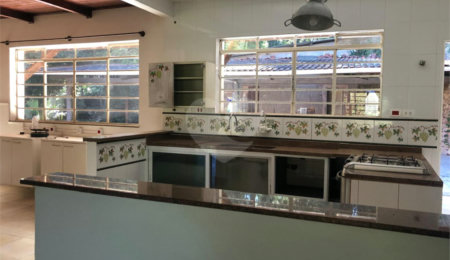 Casa à venda com 5 quartos, sendo 3 suítes,  em Serra da Cantareira, Mairiporã, SP