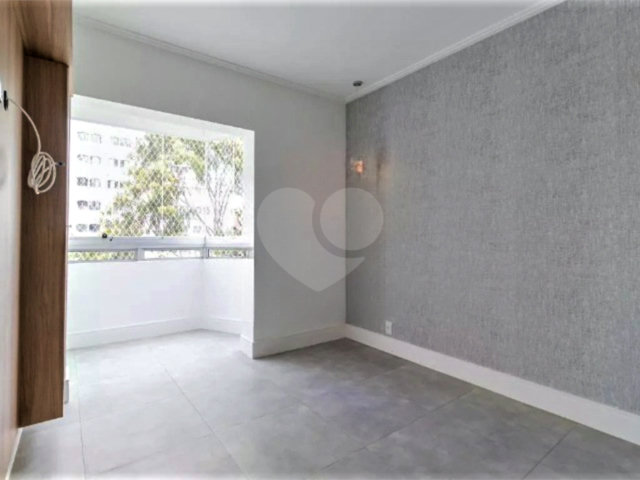 Apartamento à venda com 3 quartos, sendo 1 suíte,  em Jardim Marajoara, São Paulo, SP
