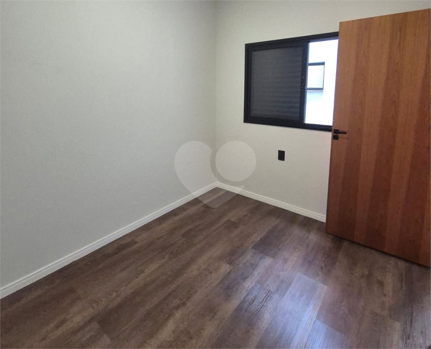 Casa à venda com 3 quartos, sendo 1 suíte, no condomínio Horto Florestal Villagio, Sorocaba - SP