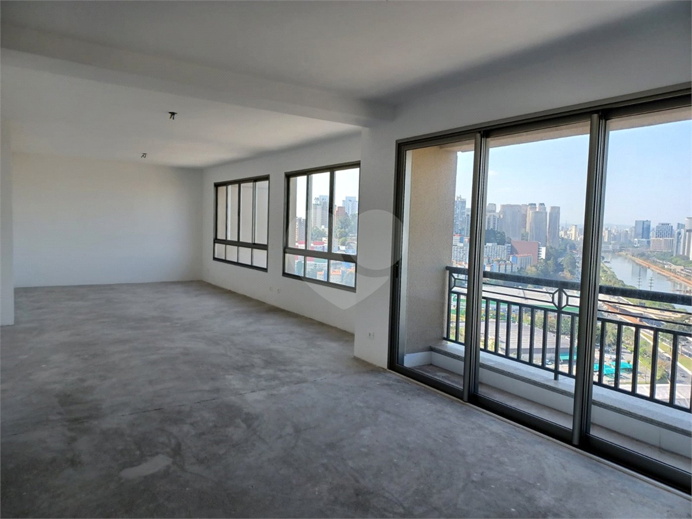 Apartamento à venda com 4 suítes em Real Parque, São Paulo, SP