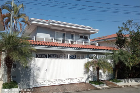 Sobrado à venda com 4 suítes em Cidade São Francisco, São Paulo, SP