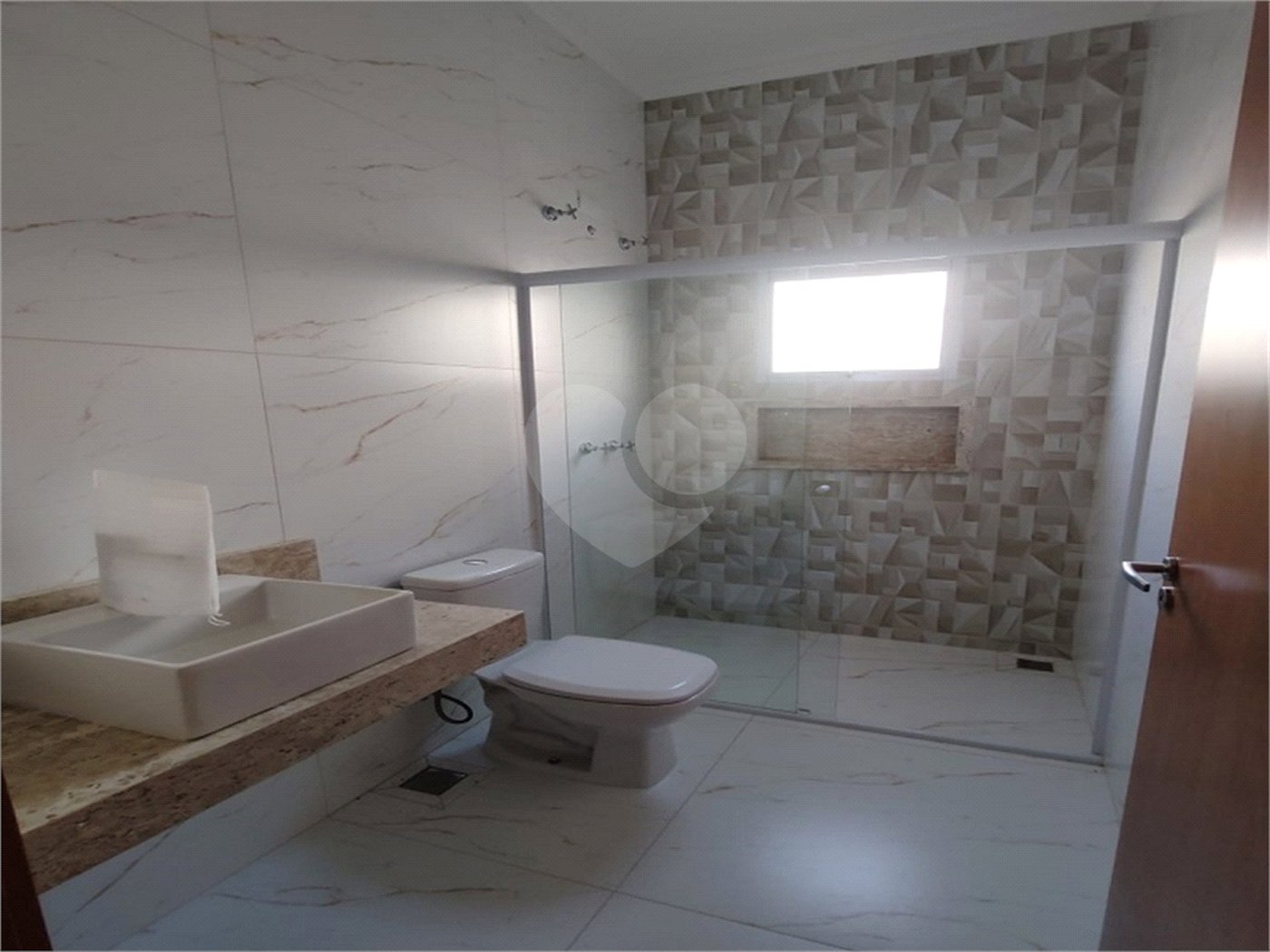 Casa à venda com 3 quartos, sendo 1 suíte,  no condomínio Atibaia Park 1, Atibaia - SP