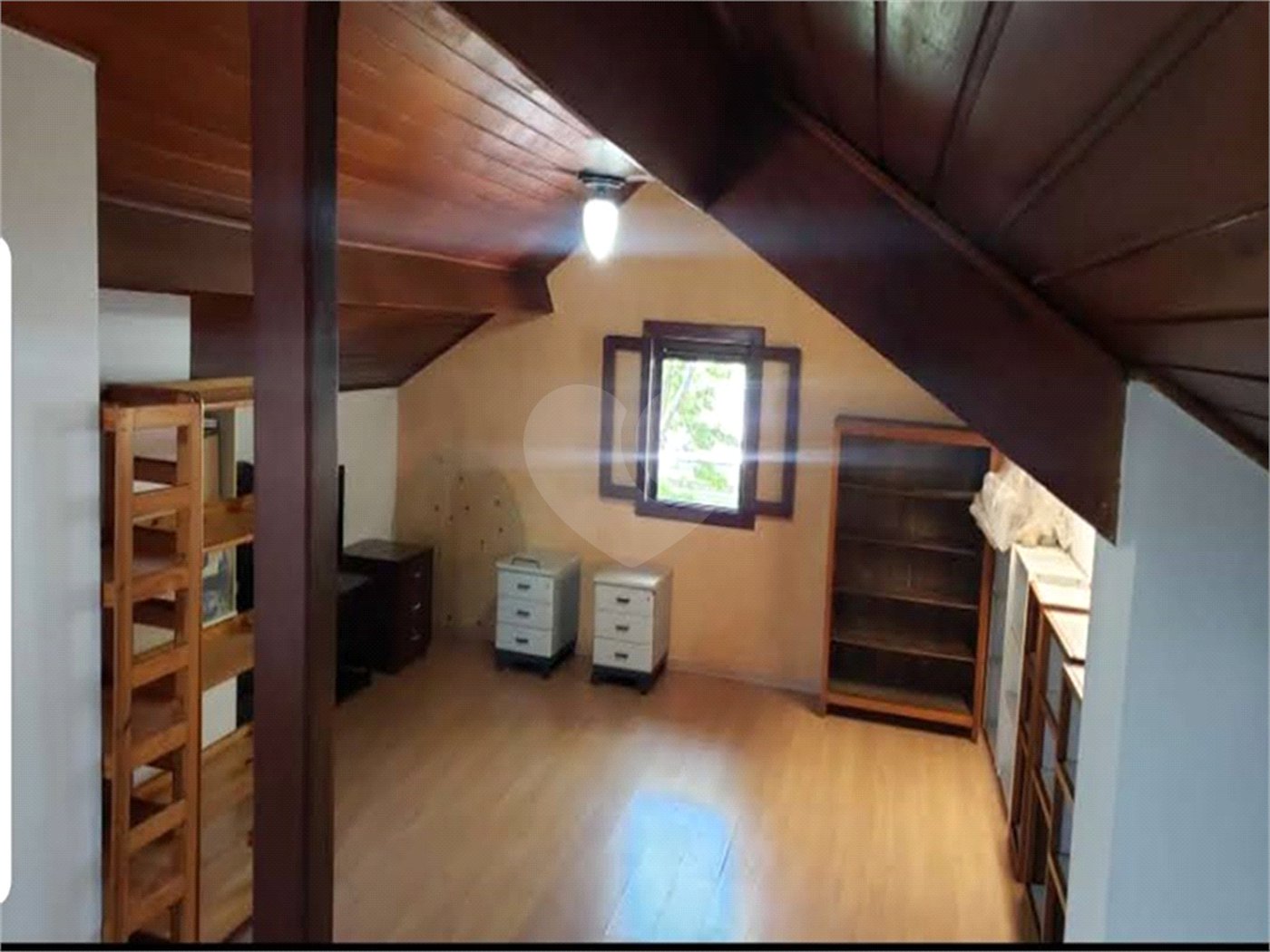 Casa à venda com 4 quartos, sendo 2 suítes, no condomínio Vila das Flores, São Paulo - SP