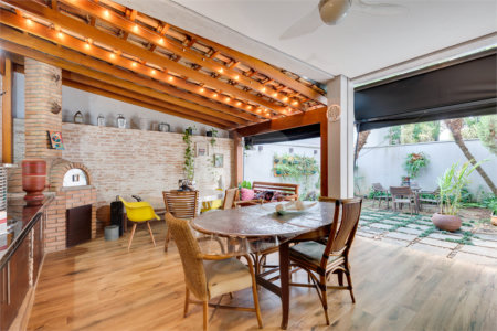 Casa à venda com 3 suítes no condomínio Vila Versalhes, São Paulo - SP