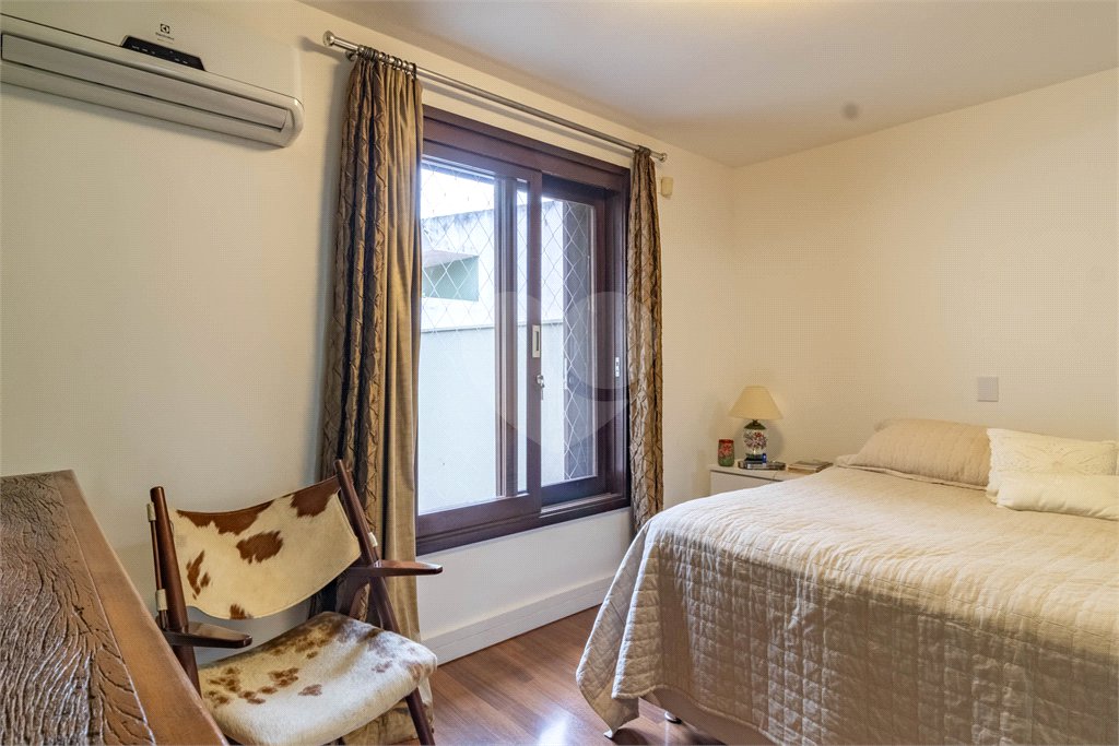 Casa à venda com 3 quartos, sendo 1 suíte, em Jardim Paulistano, São Paulo, SP