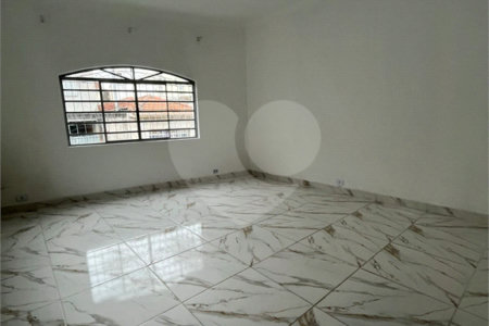 Sobrado à venda com 3 quartos em Vila Laís, São Paulo, SP