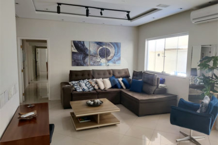 Casa à venda com 4 quartos, sendo 2 suítes, no condomínio Residencial Jardim das Palmeiras, Vinhedo - SP