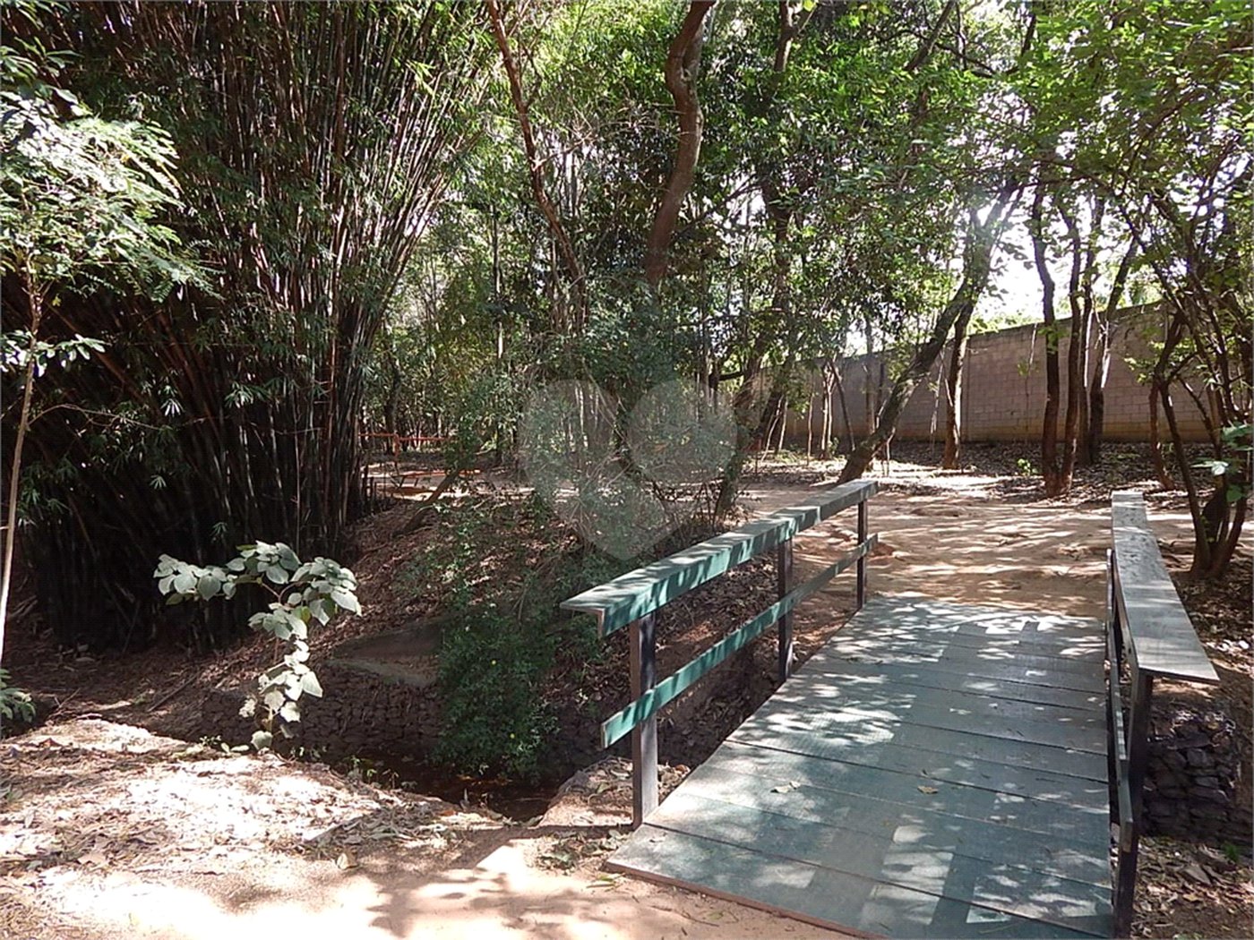 Casa à venda com 3 suítes no condomínio Recanto dos Paturis, Vinhedo - SP