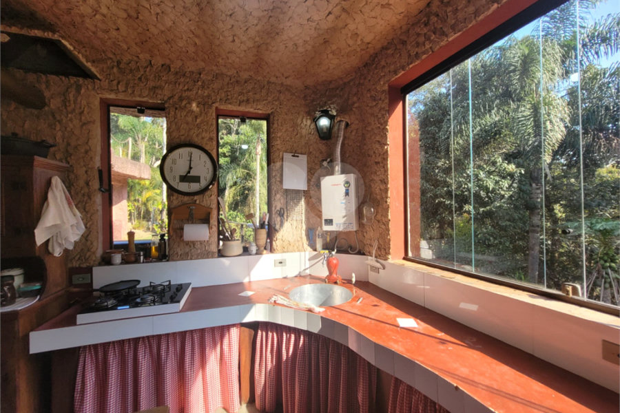 Casa à venda com 2 suítes no condomínio Associação Reserva das Hortênsias, Mairiporã - SP