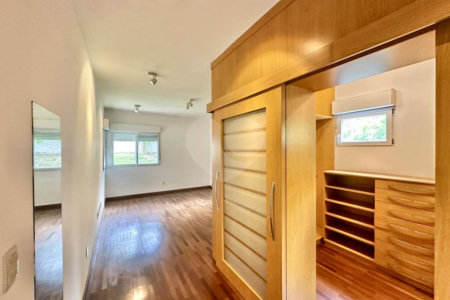 Casa à venda com 4 suítes no condomínio Recanto Impla, Carapicuíba - SP