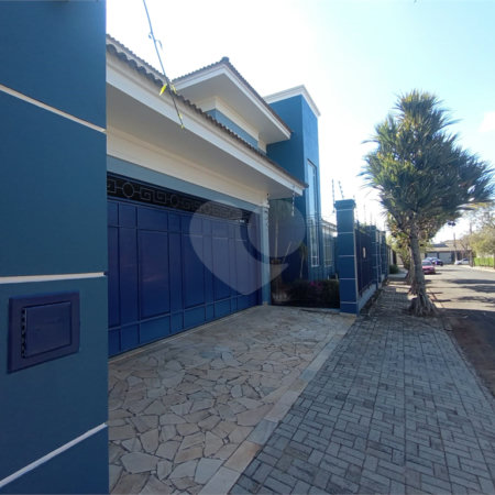 Casa à venda com 3 suítes em Vila Nastri, Itapetininga, SP