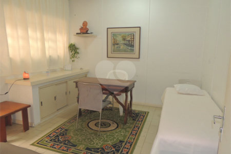 Sobrado à venda com 3 quartos, sendo 1 suíte, em Indianópolis, São Paulo, SP