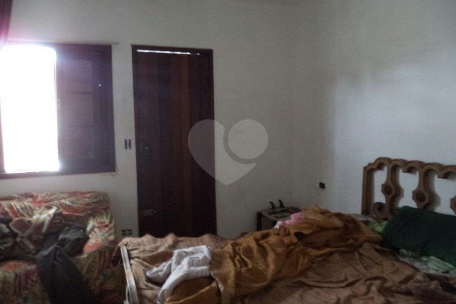 Casa Térrea à venda com 3 suítes em Parque Peruche, São Paulo, SP