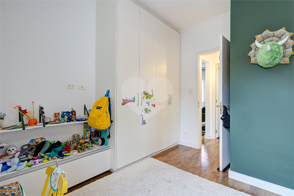 Casa à venda com 4 quartos, sendo 2 suítes, no condomínio Vila dos Ipês, São Paulo - SP