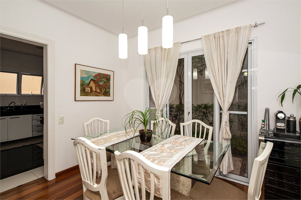 Casa à venda com 5 quartos, sendo 4 suítes, no condomínio Villa de Monterey, São Paulo - SP