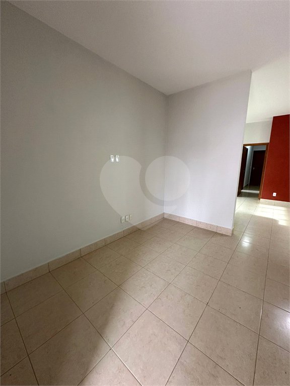 Casa à venda com 3 quartos, sendo 1 suíte, em Jardim Santa Marta, Cuiabá, MT