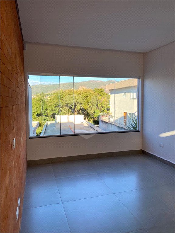 Sobrado à venda com 3 quartos, sendo 1 suíte, em Jardim do Lago, Atibaia, SP